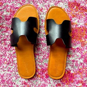 Universal Thread Black Sandals